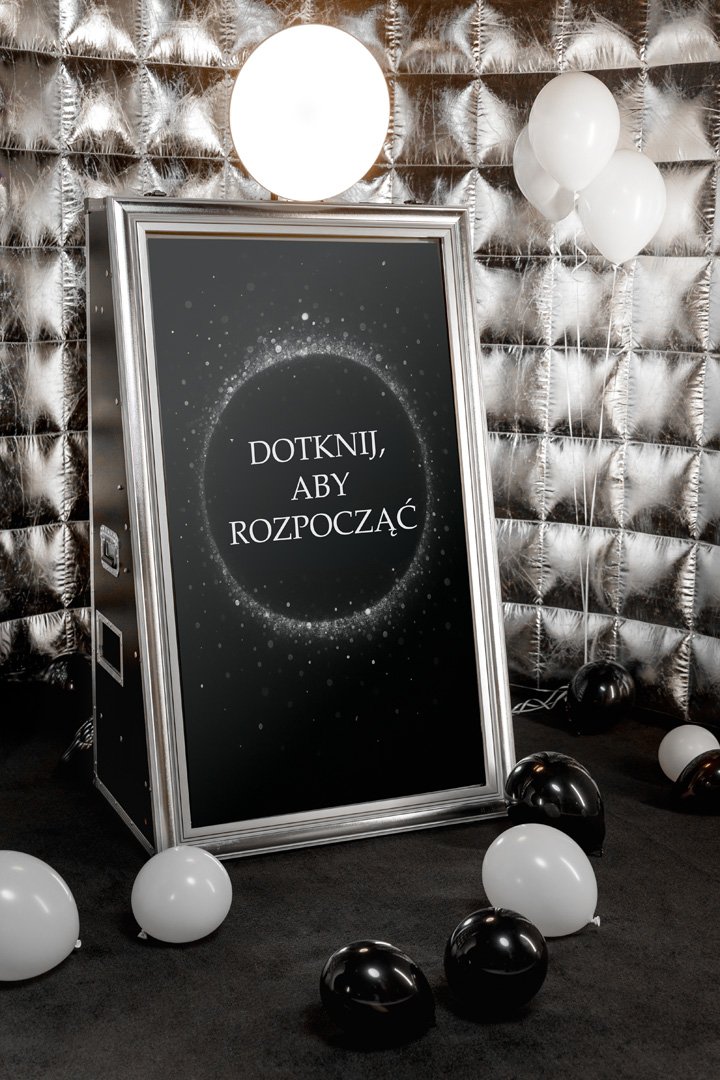 Fotolustro w srebrnej ramie z napisem Dotknij, aby rozpocząć przy srebrnej ściance i balonach